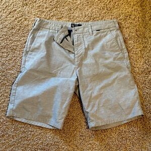 Hurley Light Gray Men's Flat Front Shorts. Size 33